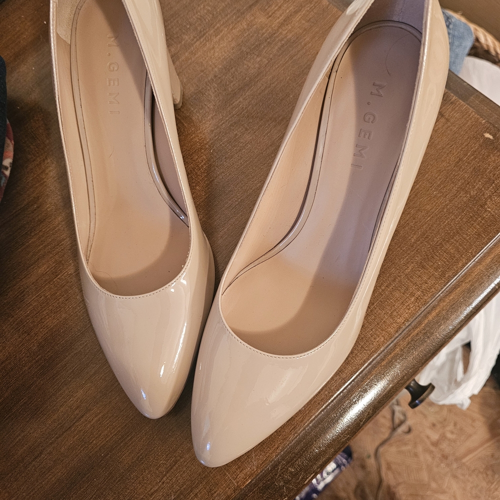 M. Gemi Women's Cream Pumps